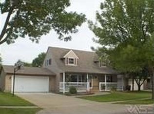 2604 S Ascot Ave, Sioux Falls, SD 57103