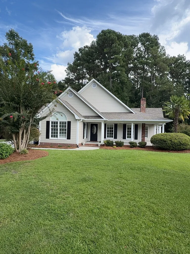4 bed, 3.0 bath, 2498 sqft, $2,800 — Photo 1
