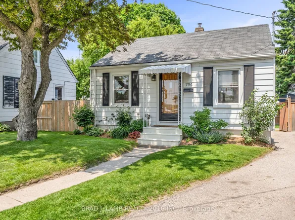 794 The Queensway, Toronto, ON M8Z 1N5