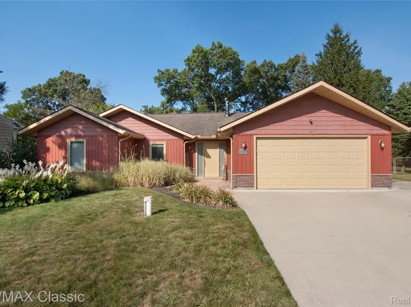 3312 Greenlawn Ave, Commerce Township, MI 48382