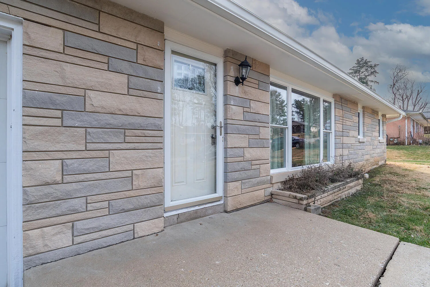 3 bed, 1092 sqft, $1,800 — Photo 2