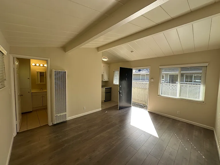 537 Mariposa Ave #3 — Photo 4