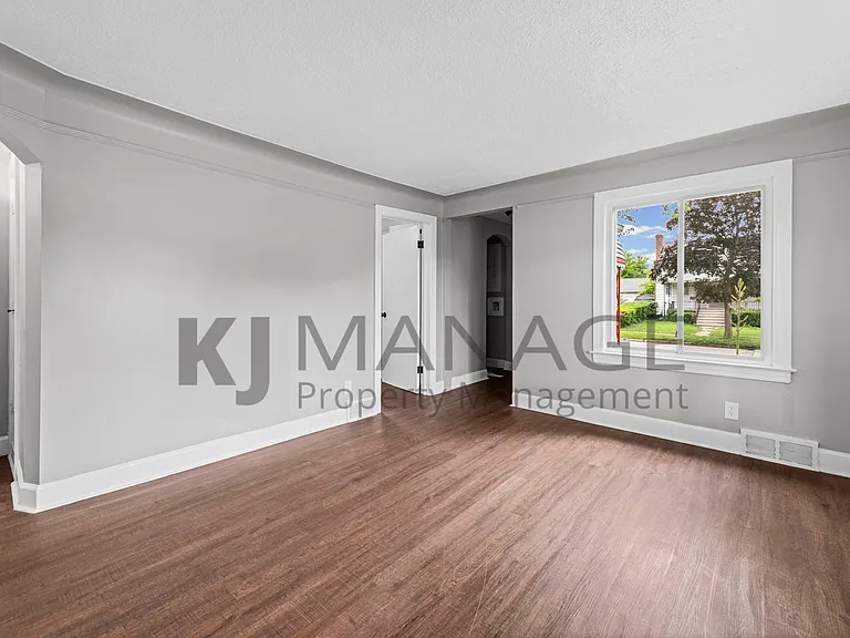 405 W Garfield Ave — Photo 6