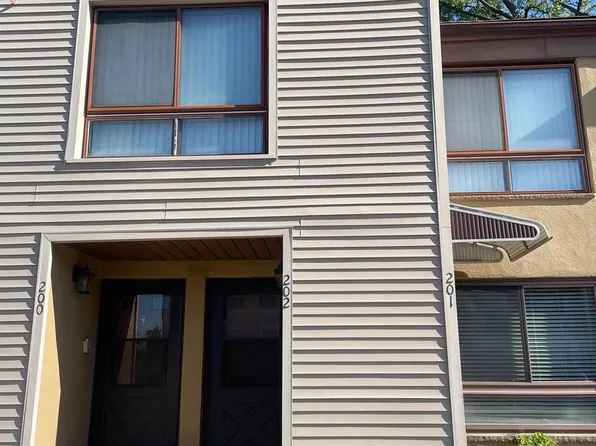 202 Hunter Ct, Marlton, NJ 08053