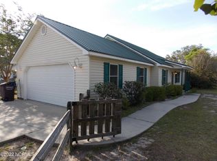 102 Dayrell Dr, Hubert, NC 28539