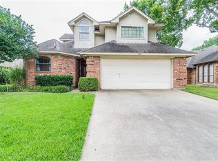 3830 Foxfire Dr, Arlington, TX 76017