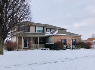 701 Hawk Dr, Mahomet, IL 61853