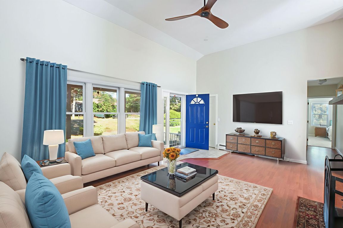 DSC_4877 copy virtually staged.jpeg