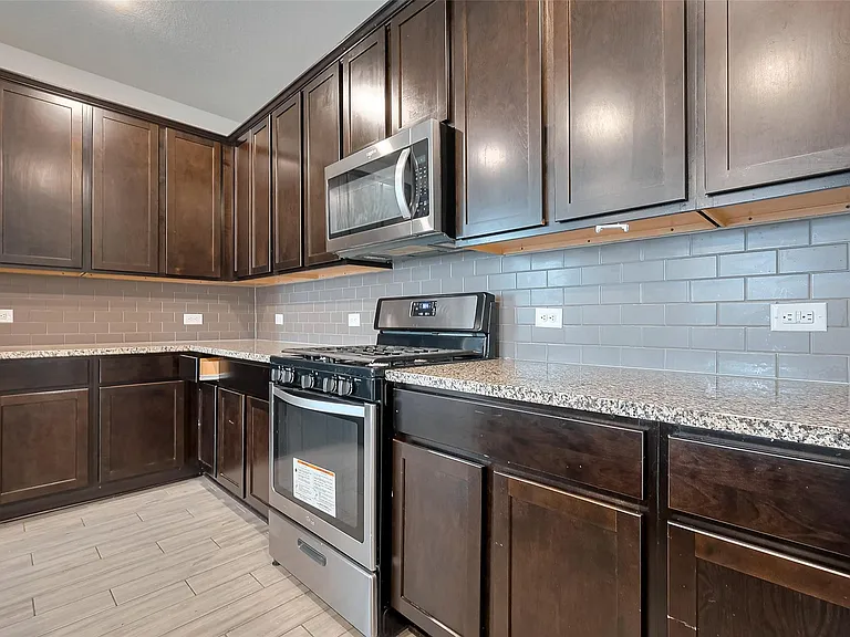 31415 Conover Dr — Photo 14