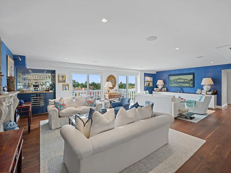 330 Cocoanut Row #5B