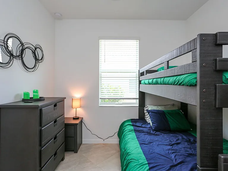 2155 Hamlin St — Photo 37