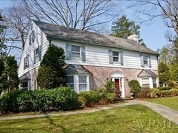 24 Overhill Rd, New Rochelle, NY 10804