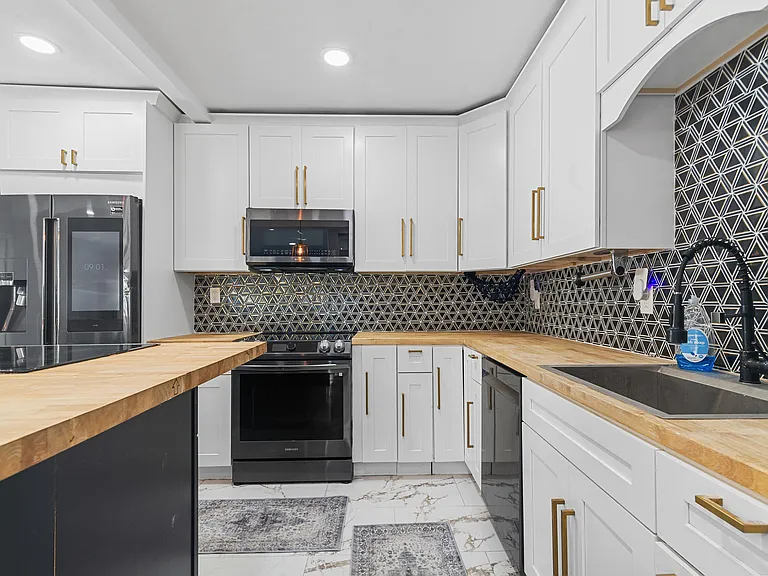 1820 SW 22nd Ave — Photo 6