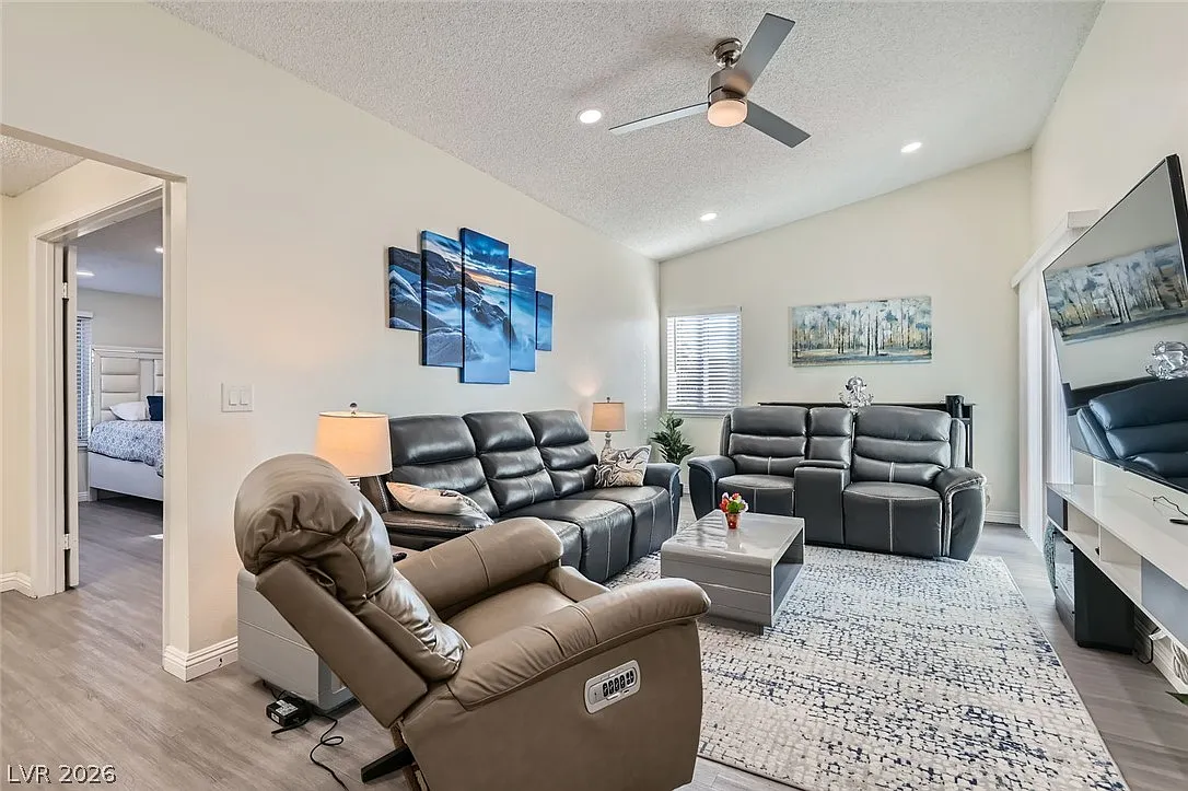 4 bed, 2.0 bath, 1478 sqft, $2,675 — Photo 4