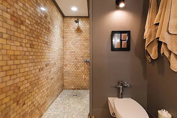 Rented by Gulia Wang, LREB | media 38