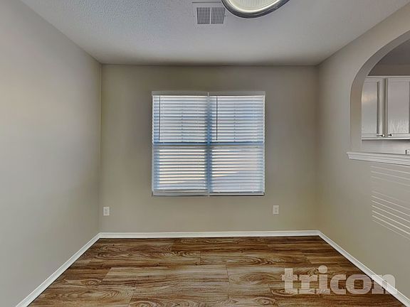 5th image of 933 Mailwood Dr