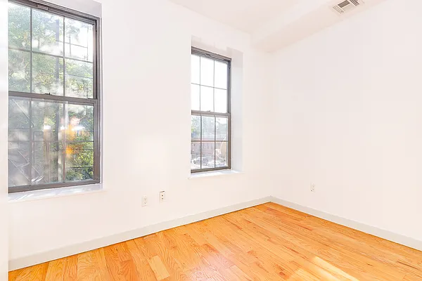 Rented by MySpaceNYC | media 20