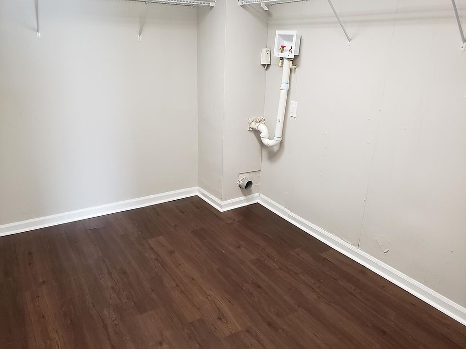 1st image of 805 W Bramble Oak Dr