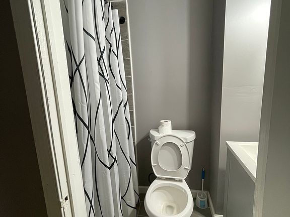 5th image of 3706 Howard Park Ave