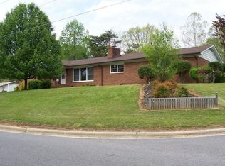 300 Westover Dr, High Point, NC 27265