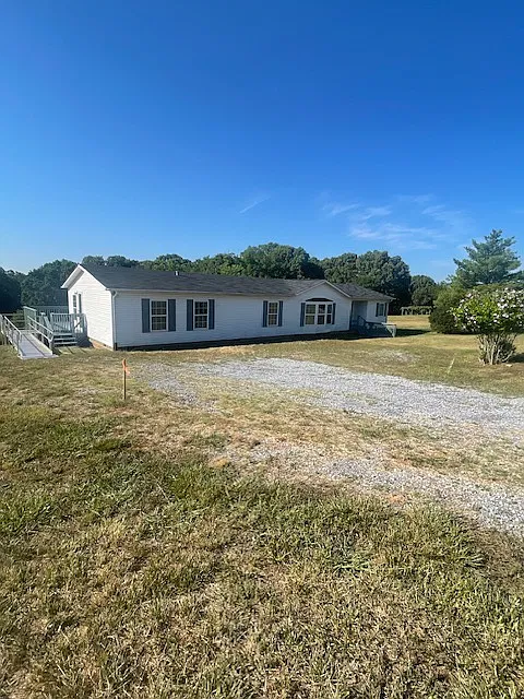 4 bed, 2.0 bath, 2000 sqft, $2,450 — Photo 3