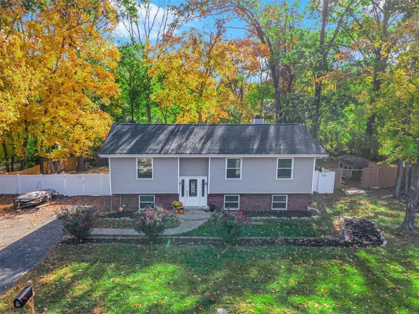 800 Forest Run Dr, Eureka, MO 63025