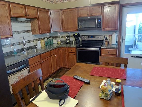 3rd image of 713 Margaret Dr