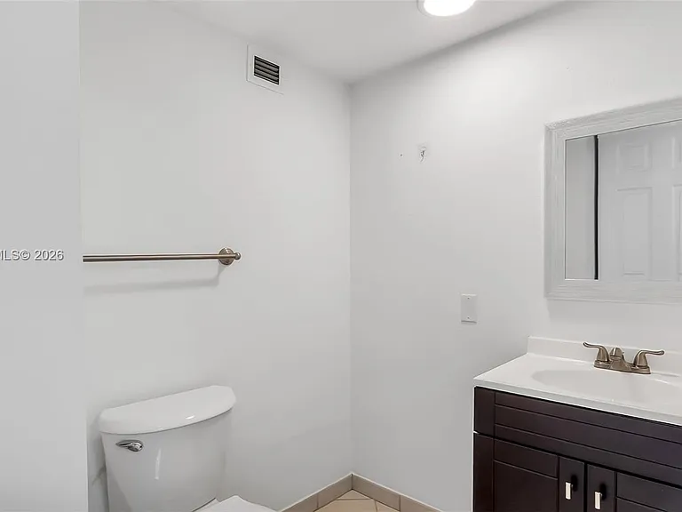 6770 Indian Creek Dr #15B — Photo 17