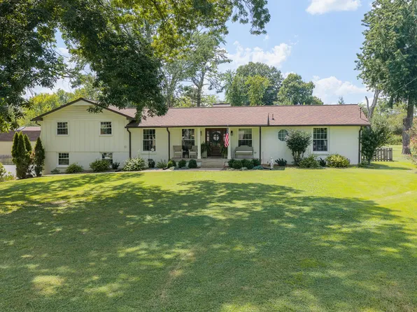 384 Indian Lake Rd, Hendersonville, TN 37075