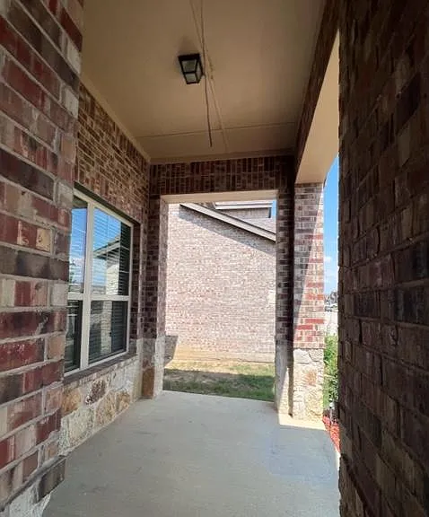 2405 Larimar Dr — Photo 3