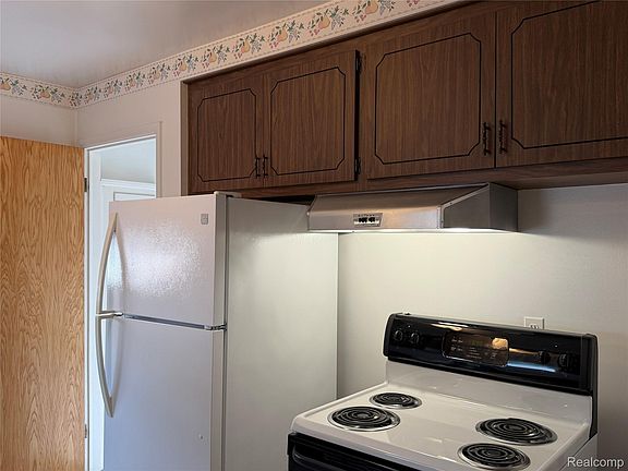 3rd image of 32466 Avondale St