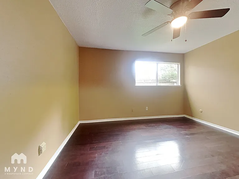 2103 Woodland Springs St — Photo 19