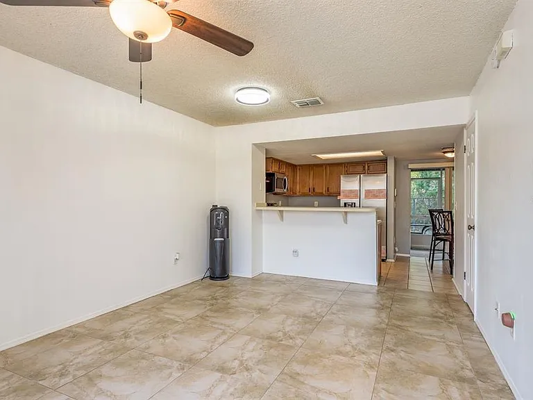 1602 Brigadoon Dr — Photo 4