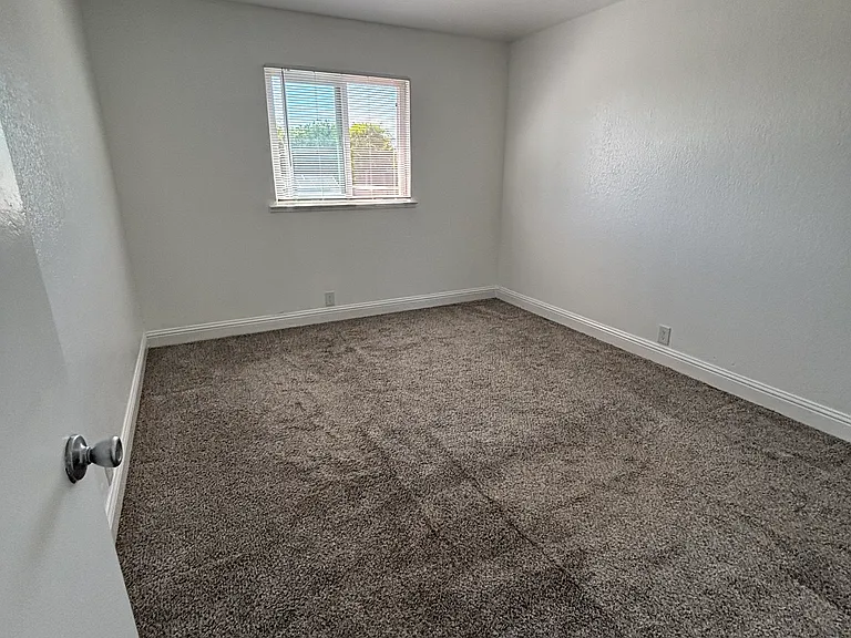 221 E Edison St #2 — Photo 11