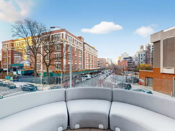 29-18 41st Avenue image 13 of 23