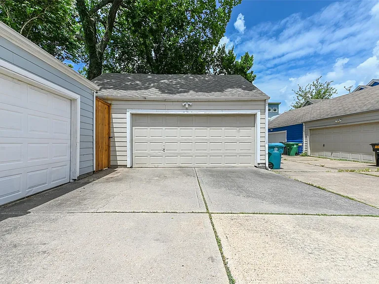 1004 Ruthven St — Photo 23