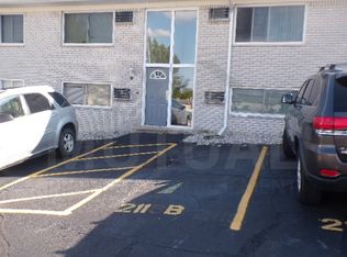 211 Summit Rdg APT B, White Lake, MI 48386