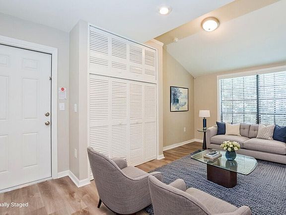 3rd image of 51 Dogwood Ln