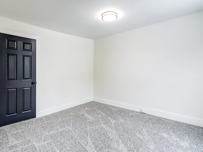 131 S Marshall St — Photo 22