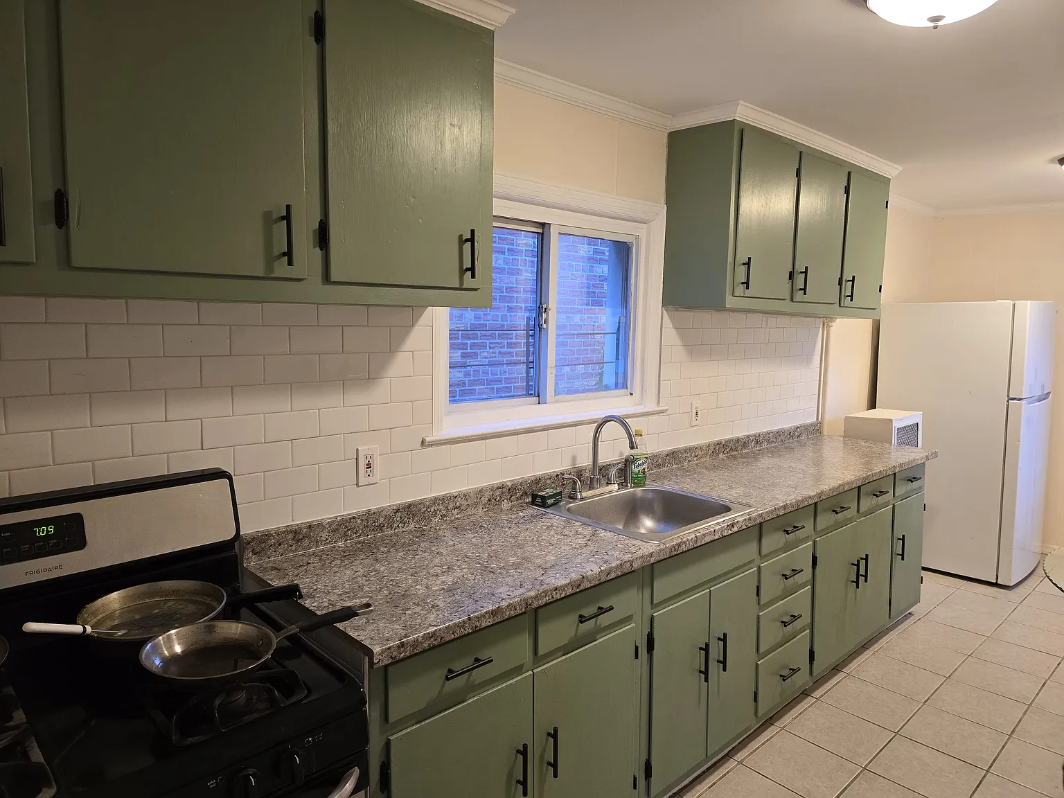 3 bed, 900 sqft, $3,800 — Photo 2