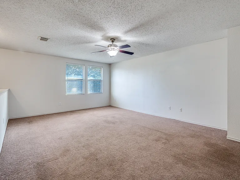 8402 Olivia Meadow Dr — Photo 10