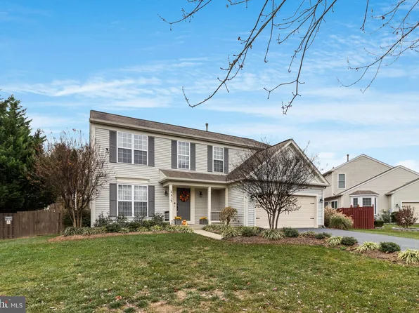 2213 Community Dr, Waldorf, MD 20601