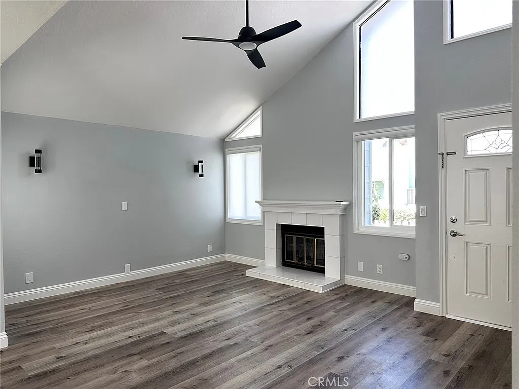 3 bed, 2.5 bath, 1435 sqft, $4,650 — Photo 2