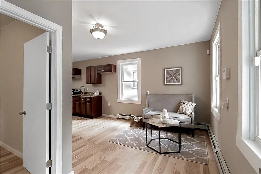 2 bed, 604 sqft, $1,600 — Photo 3