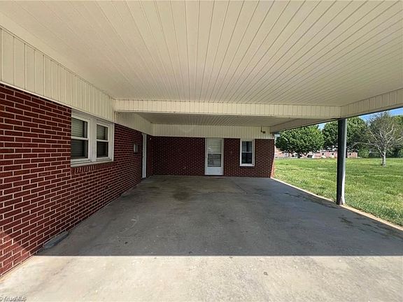 3rd image of 820 Suncrest Orchard Rd