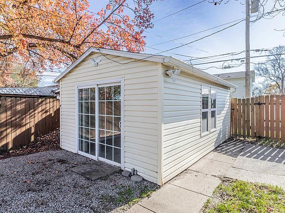5th image of 1002 Allens Ln