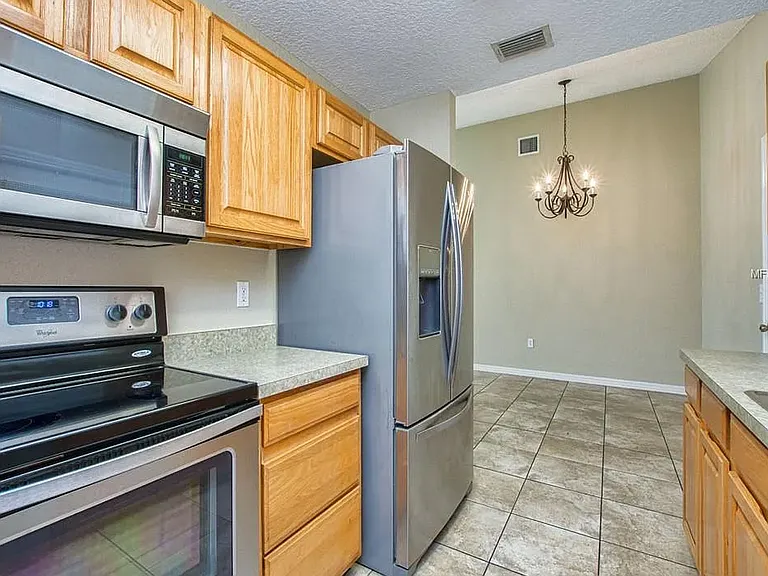 25024 Quaker Ridge Ave — Photo 15