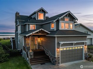 2638 Sunlight Beach Rd, Clinton, WA 98236