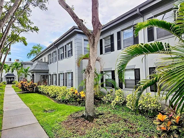 6965 Avenue Des Palais