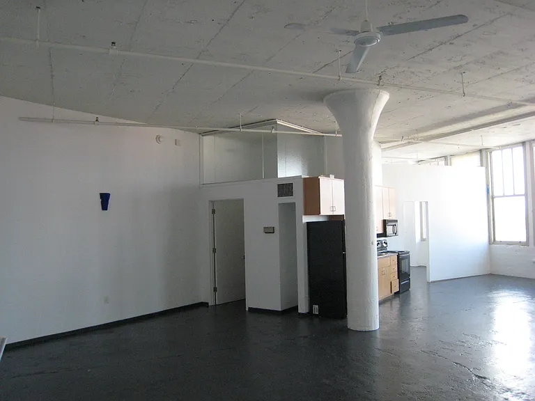 815 W Market St — Photo 8